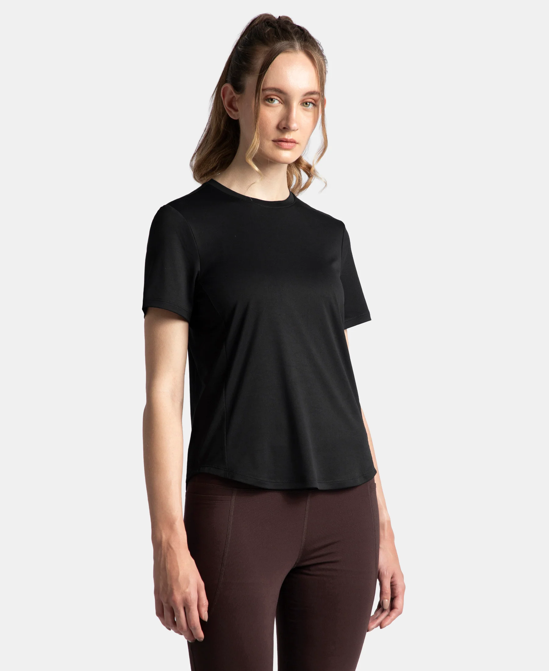 Microfiber Fabric Regular Fit Half Sleeve Breathable Mesh T-Shirt with Curved Hem Styling - Black - Image 2